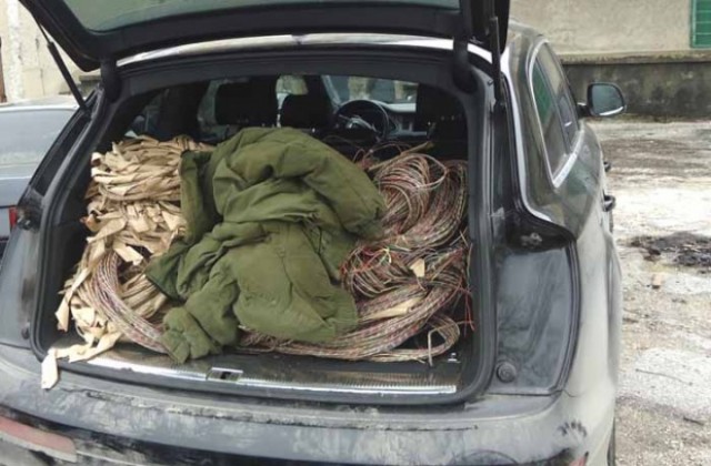 Задържаха банда крадци на кабели