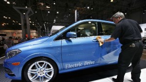 Автосалонът в Ню Йорк лустро и мощ