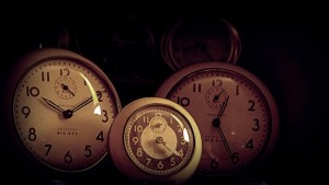 Местим стрелките на часовника с час напред