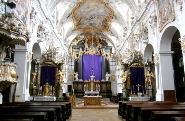 Католиците празнуват Великден