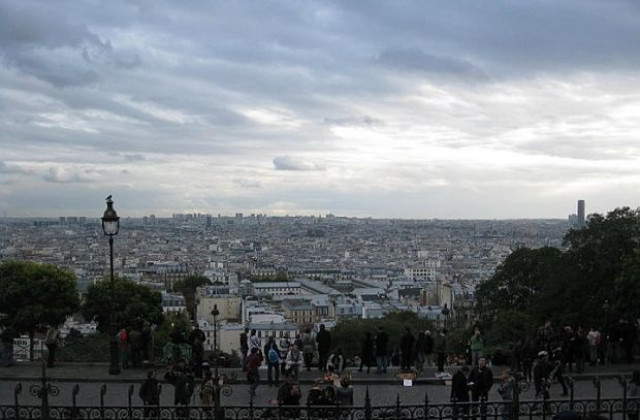 Трима души загинаха в пожар край Париж