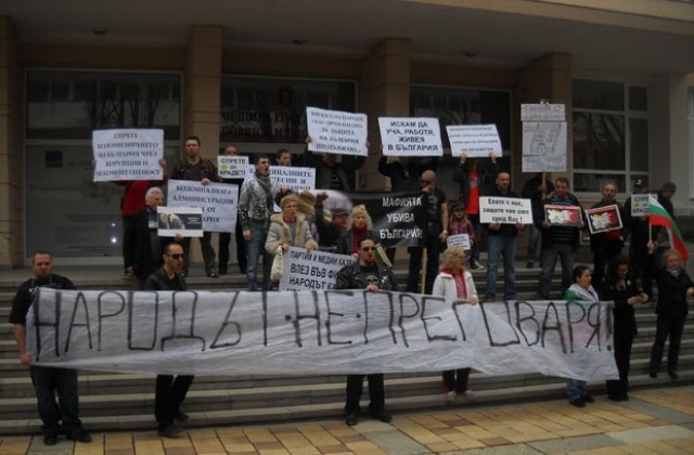 Протестиращите в Добрич  подготвят въпроси към кандидат-депутатите