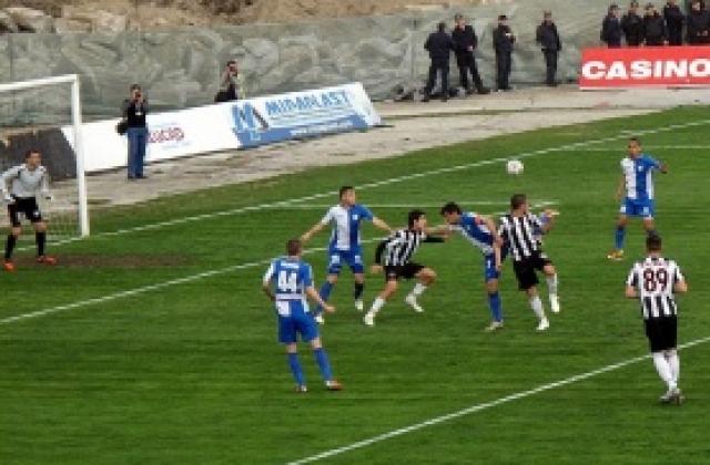 СНИМКИ: Локо Пд нанесе четвърта поредна загуба на „акулите“ на Херо