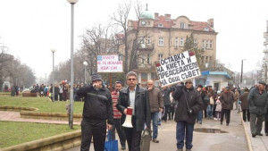 Протестите в Лом не стихват започна подписка с искане за