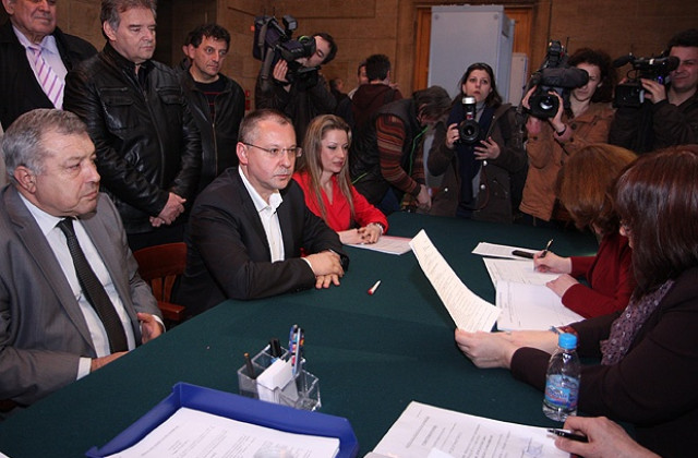 Станишев регистрира Коалиция за България за изборите през май
