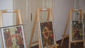 Изложба показва глаголически картини на българин живеещ в Китай