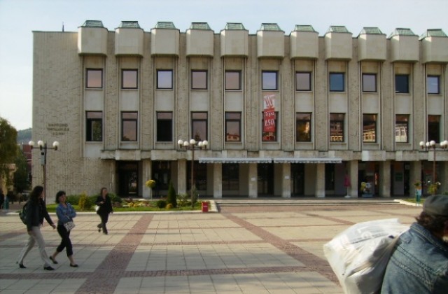 Дупница прави театрален фестивал Невена Коканова за 510 000 лв.