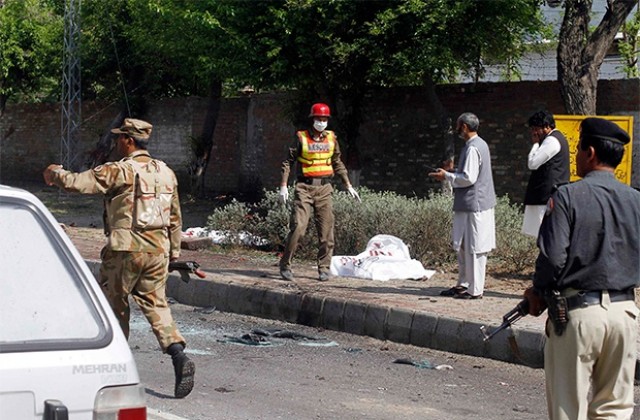 Седем жертви при нападение в Пакистан