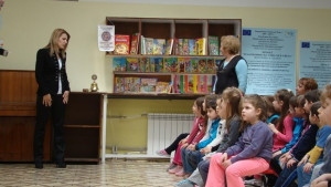 100 детски книжки в Пролет дари дамски клуб