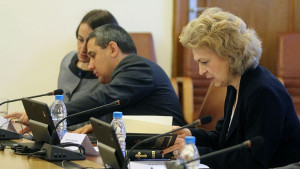 Всеки министър получи Библия от Светия синод