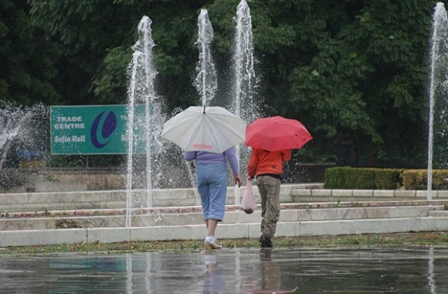 Захладнява, очакват се превалявания