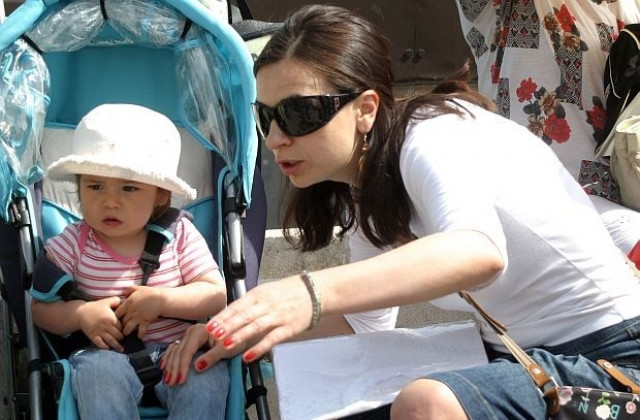 Отпускат по 50 лв. за майките