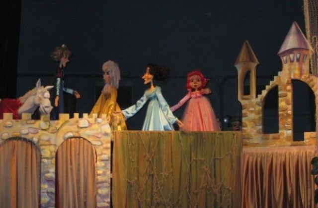 Кукленият театър с уъркшоп за кандидат-студенти
