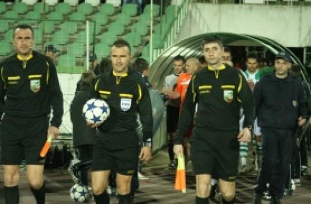 Тежки наказания за съдиите на Черно море-Левски и ЦСКА-Локо София