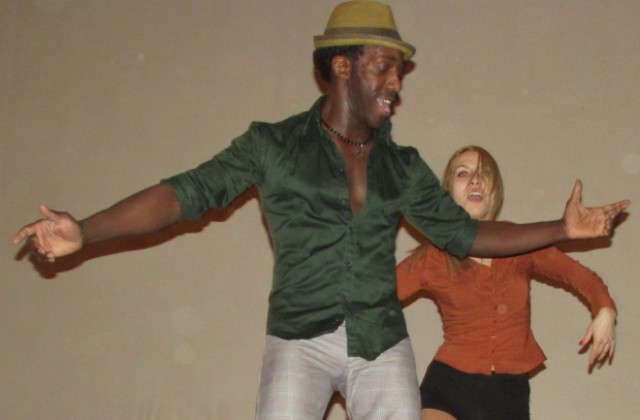 Алфредо Торес танцува в подкрепа на деца аутисти