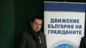 Кандидатдепутат изведен с полиция от дома си след оплакване от