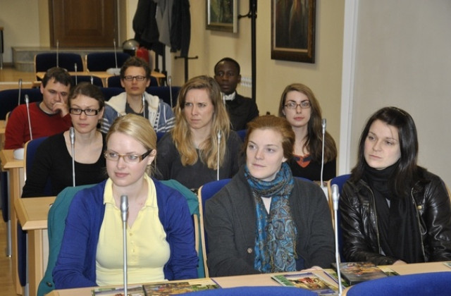 Възпитаници на Дипломатическата академия във Виена гостуват във В. Търново