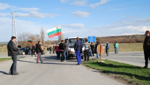 Търсят средства за ремонт на пътя ШуменВелики ПреславВърбица
