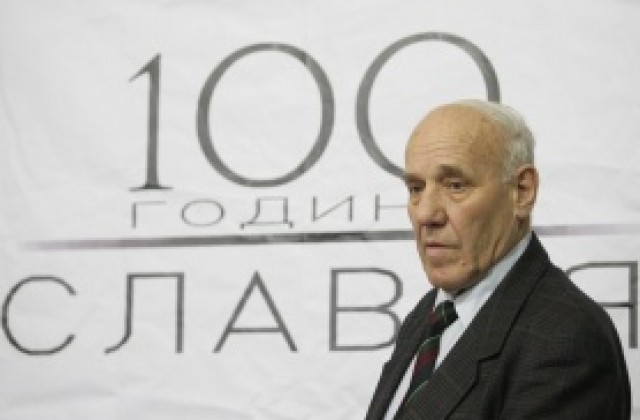 За 100 годишнината Славия ще сложи паметна плоча до Руски паметник