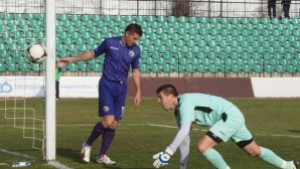 Етър изпусна Локо Сф в дербито на изпадащите