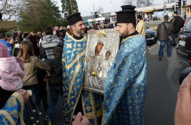 Кърджали посреща чудотворната икона на Св. Богородица „Златната ябълка”