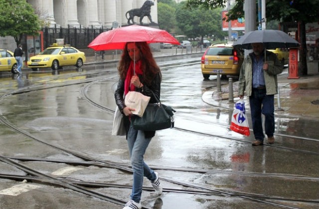 Най-много дъжд падна в Пловдив и Пазарджик, валежите не спират и в понеделник