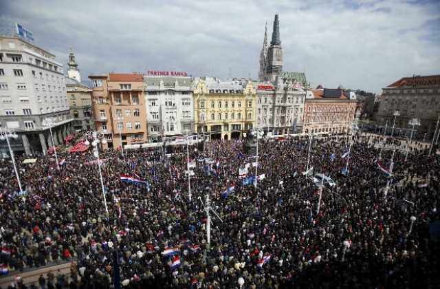 Хиляди хървати скочиха срещу кирилицата