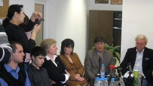 Войната в къщи и на политическата сцена