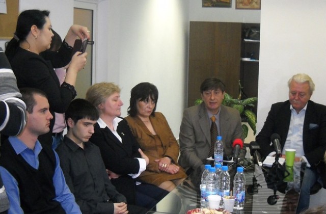 „Войната в къщи и на политическата сцена