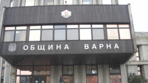 Бавене на обществени поръчки е причината за оставката на Камов