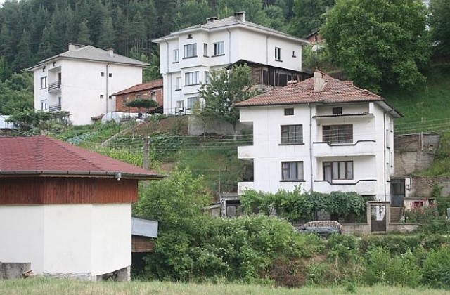 Комисията по бедствията и авариите заседава за свлачищата в Неделино