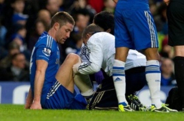 Оперираха коляното на Гари Кейхил