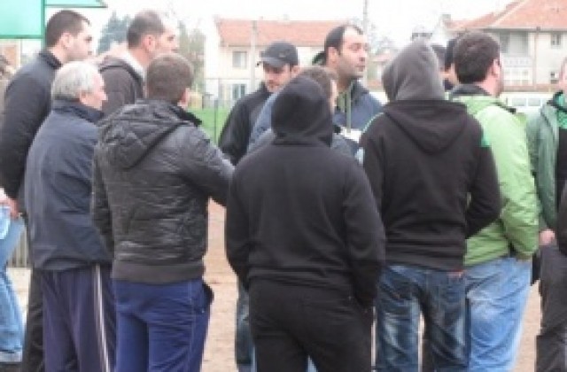 Феновете застанаха зад новите треньори на нафтата