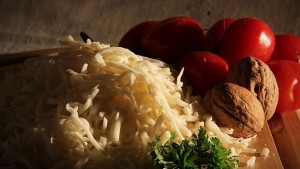 Фермери сезират ЕК за неспазване разграничаването на млечни продукти от