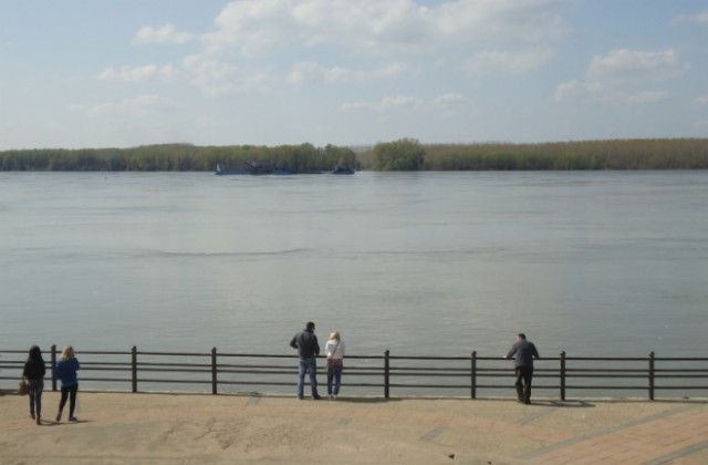 Засега Дунав не застрашава хората и инфраструктурата в Силистренско