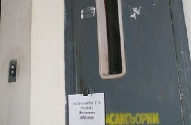 Асансьор падна в университет, студенти и преподаватели шокирани