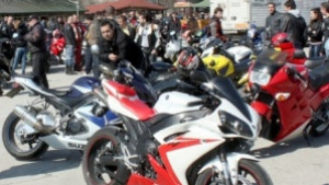 Мотористи обсъждат движението по пътищата