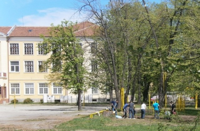 Общоградско почистване и днес
