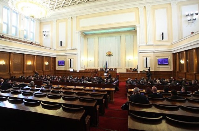 Парламентът похарчил над 460 000 лева за представителни разходи