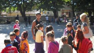 Благотворителен базар набира средства за летен лагер на 25 деца