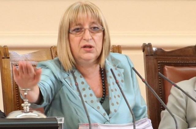 Цачева: Държавата ще връща осигуровките за новоназначен работник по плана на ГЕРБ