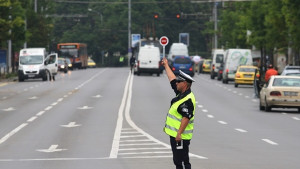 Кола отнесе възрастен мъж на бул Цариградско шосе