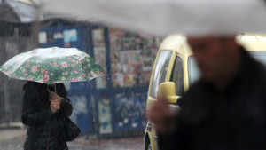 Остава хладно и дъждовно