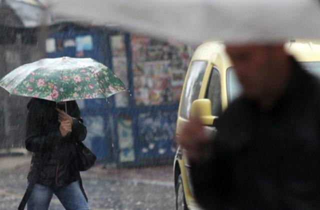 Остава хладно и дъждовно