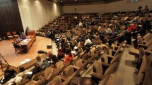 Свикват извънредна сесия заради протестиращите