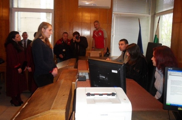 Студенти разиграха съдебен процес в Деня на конституцията и на юриста