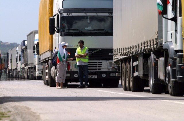 Рокери и шофьори  излизат на протест, блокират центъра на Варна