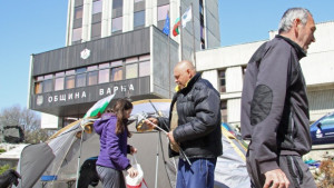 Разтуриха палатковия лагер пред общината