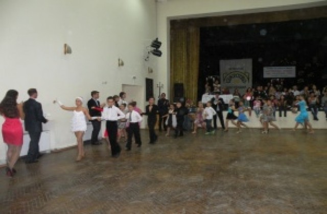 „Велбъжданс с демонстрация на спортни танци в Кюстендил