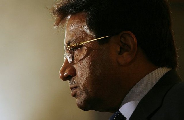 Первез Мушараф е арестуван по обвинения в държавна измяна